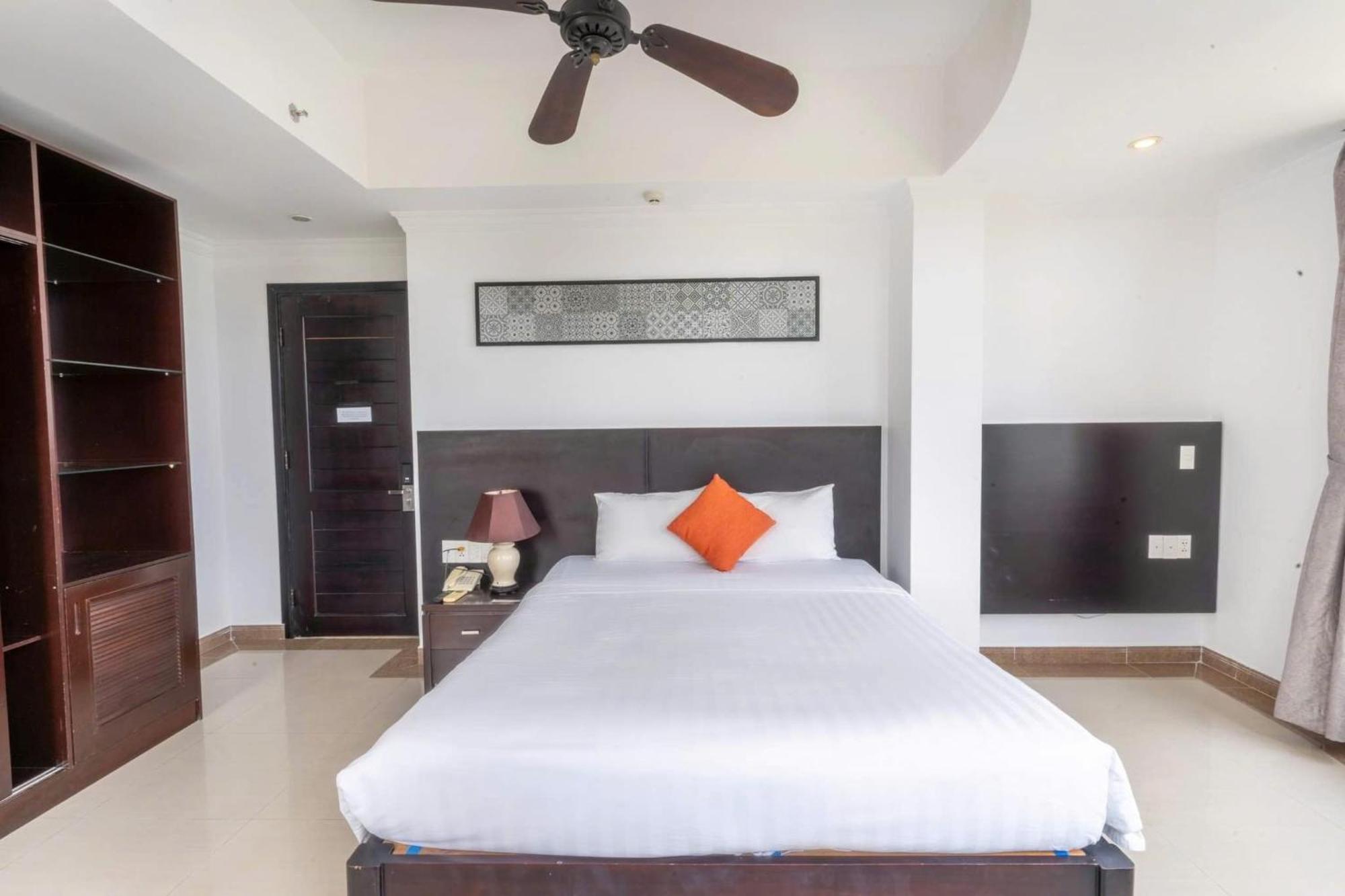 Queen Palace Hotel Da Nang Buitenkant foto